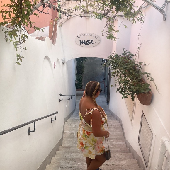 Meet your Posher, Rebecca - Picture 1 of 1